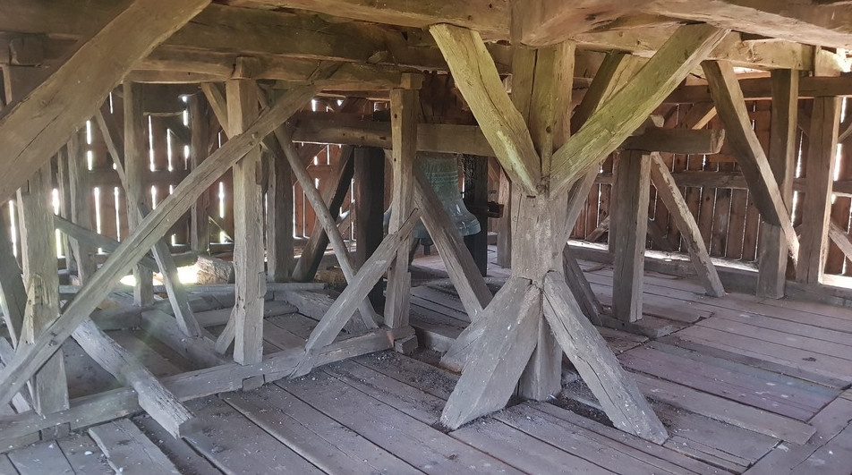 Glockenturm Gebälk Holzmengen privat