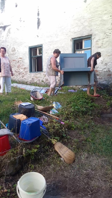 VID 20160711 6Räum+PutzBänke1 Moment (363x640)